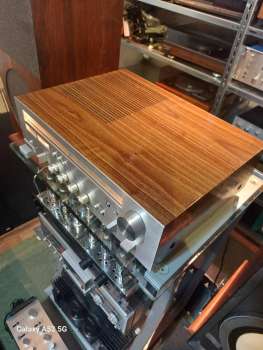 Preview: AKAI  AA-1050 der größte Receiver der Serie mit Holz Japan 1976